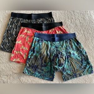 Set of 3 men’s SAXX boxer briefs. Size M.